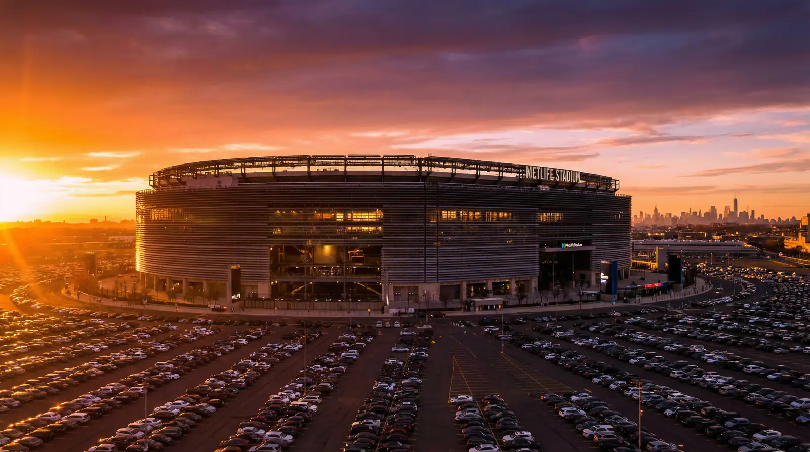 MetLife Stadium v New Jerseyju ob sončnem zahodu, prizorišče finala svetovnega prvenstva 2026